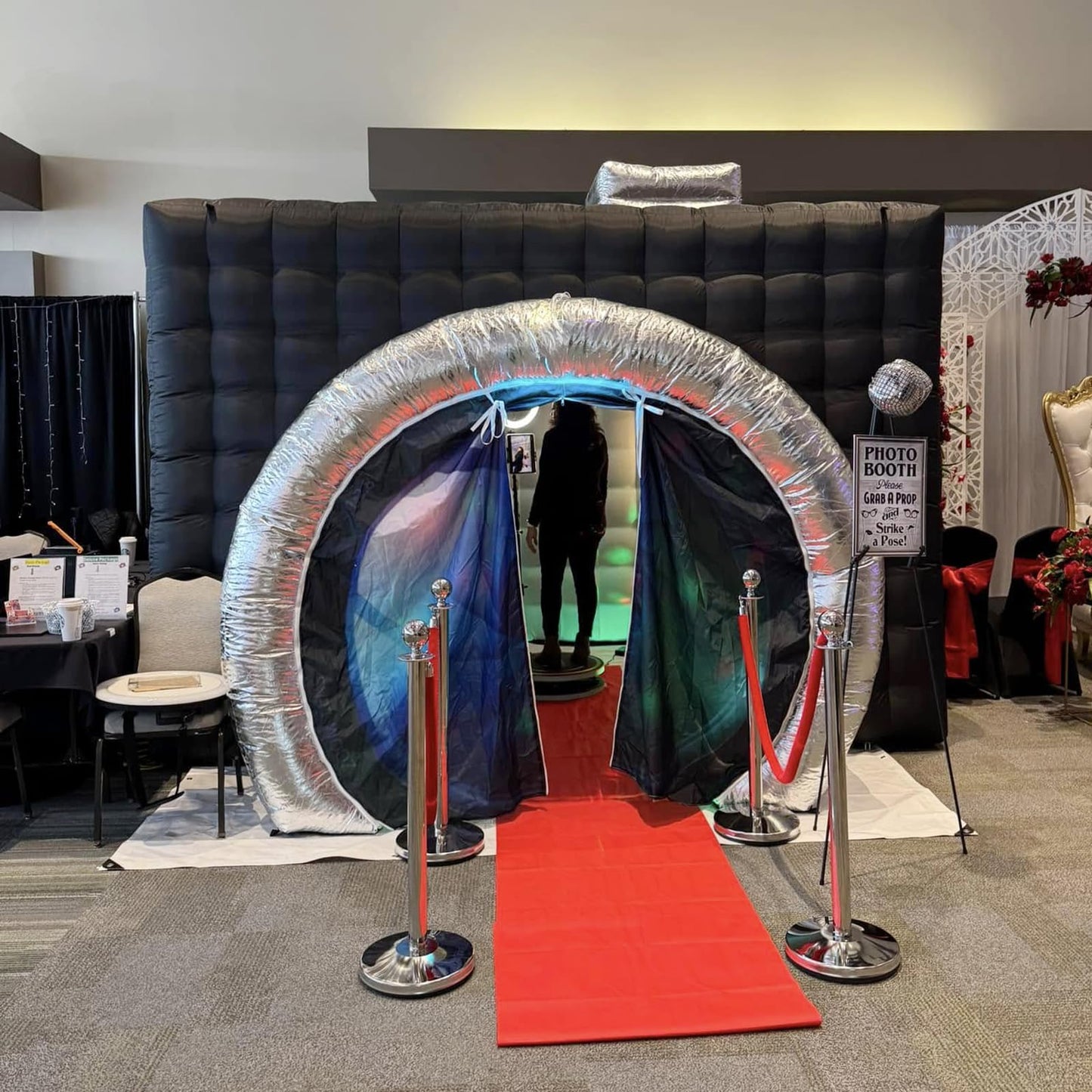 SAYOK Inflatable Party Tent Inflatable Nightclub White Inflatable Camera Photo Booth Enclosure Inflatable Cube Tent for Event, Show, Exhibition, Bars, Clubs, Tourism, Parties